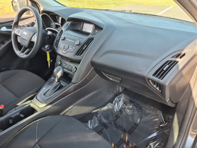 Used 2018 Ford Focus SE FWD image 35