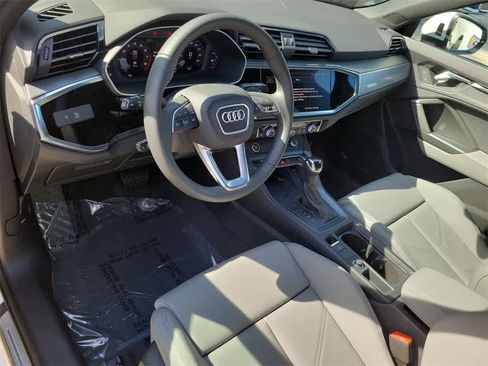 New 2025 Audi Q3 2.0T Premium image 2