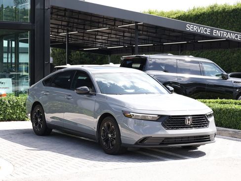 Used 2025 Honda Accord SE image 2