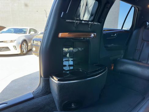 Used 2009 Cadillac DTS Limousine FWD image 17