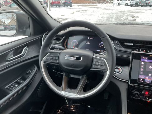 Used 2024 Jeep Grand Cherokee L Laredo w/ Luxury Tech Group I image 18