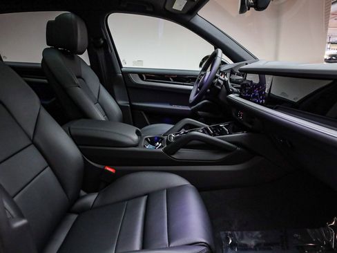 Certified 2026 Porsche Cayenne image 20