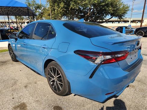 Used 2024 Toyota Camry SE image 4