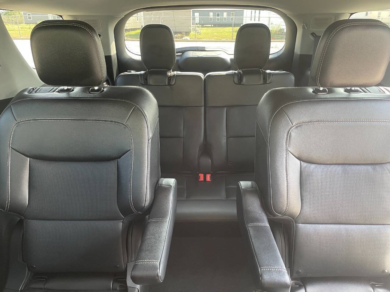 Used 2023 Ford Explorer Limited w/ Limited Technology Package RWD image 7