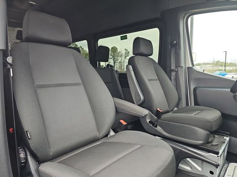 Used 2024 Mercedes-Benz Sprinter 2500 image 11