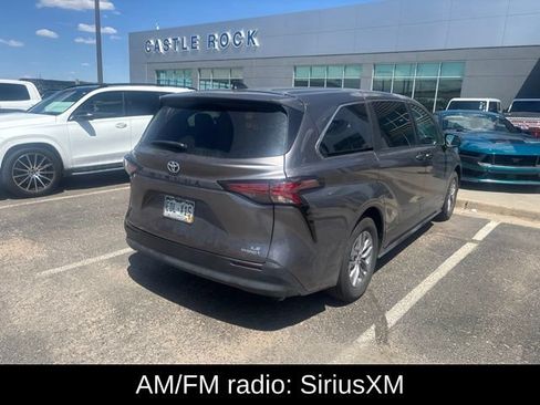 Used 2022 Toyota Sienna LE FWD image 5