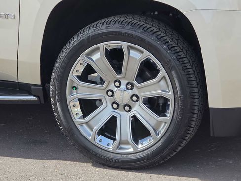 Used 2017 GMC Yukon SLE w/ Convenience Package image 12