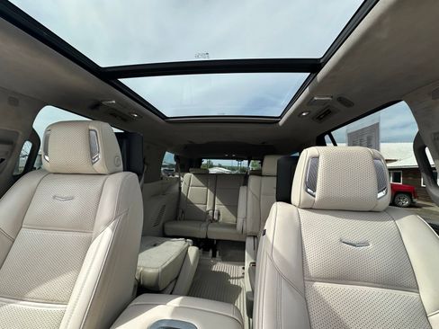 Used 2022 Cadillac Escalade Sport Platinum w/ LPO, Floor Liner Package AWD/4WD image 18