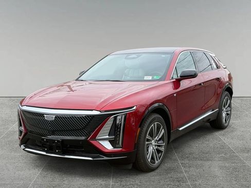 Used 2026 Cadillac Lyriq Luxury w/ LPO, Floor Liner Package AWD/4WD image 1