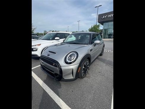 Used 2023 MINI Cooper S image 1