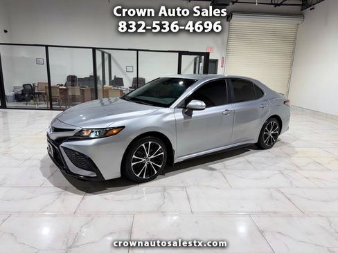 Used 2021 Toyota Camry SE FWD image 1