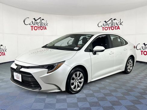 Used 2024 Toyota Corolla LE image 2