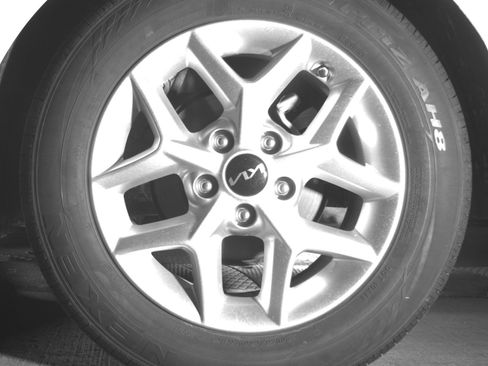 Used 2025 Kia Soul LX w/ LX Technology Package FWD image 14