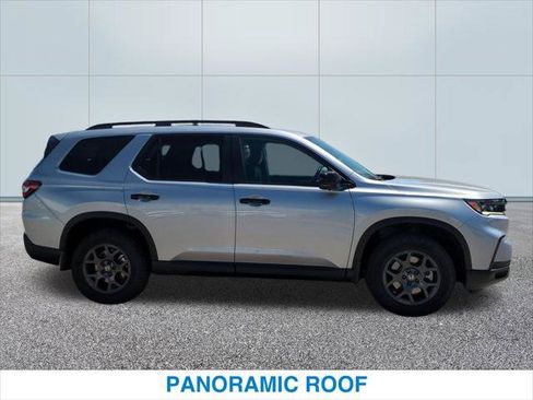 Certified 2023 Honda Pilot TrailSport image 6