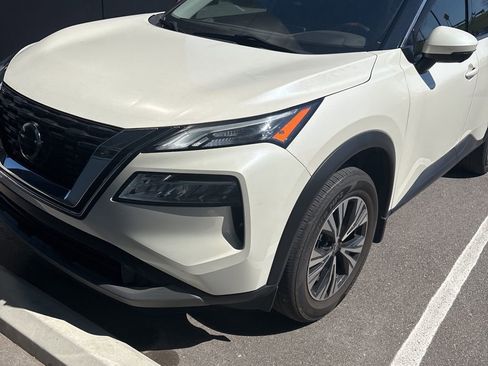 Used 2021 Nissan Rogue SV image 3