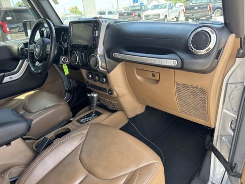 Used 2015 Jeep Wrangler Sahara w/ Connectivity Group AWD/4WD image 11
