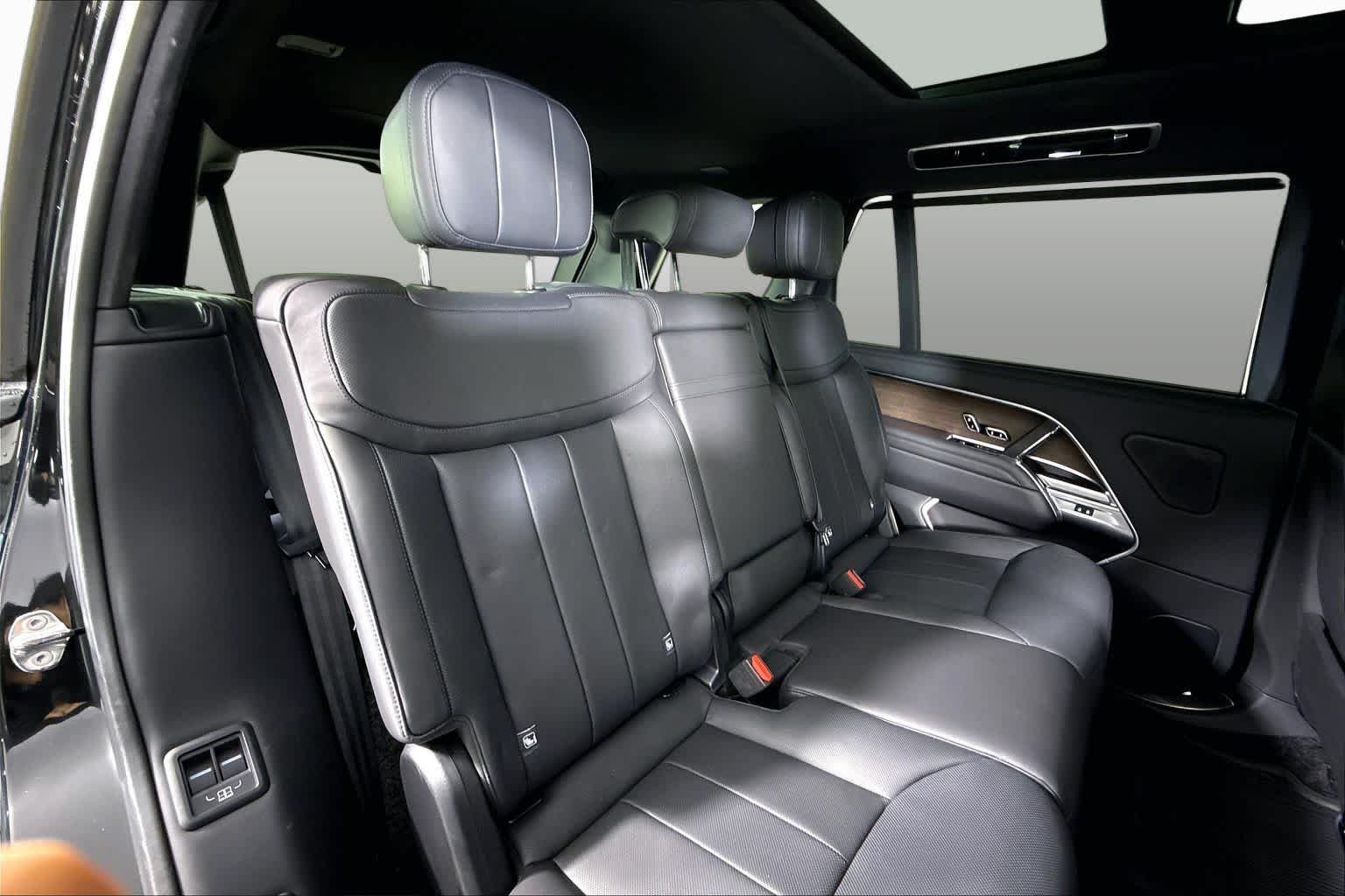 Used 2025 Land Rover Range Rover Long Wheelbase SE AWD/4WD image 18