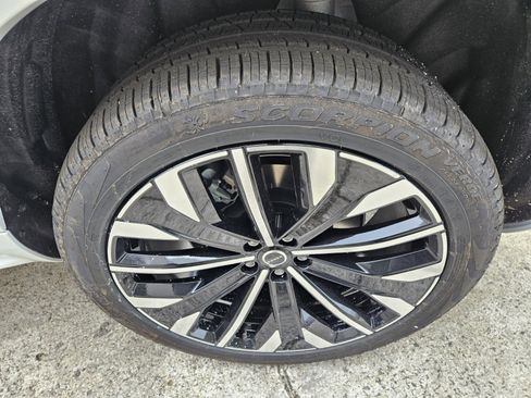New 2026 Volvo XC90 B6 Ultra w/ Protection Package image 11