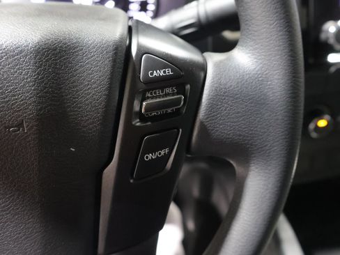 Used 2024 Nissan Frontier SV AWD/4WD image 33