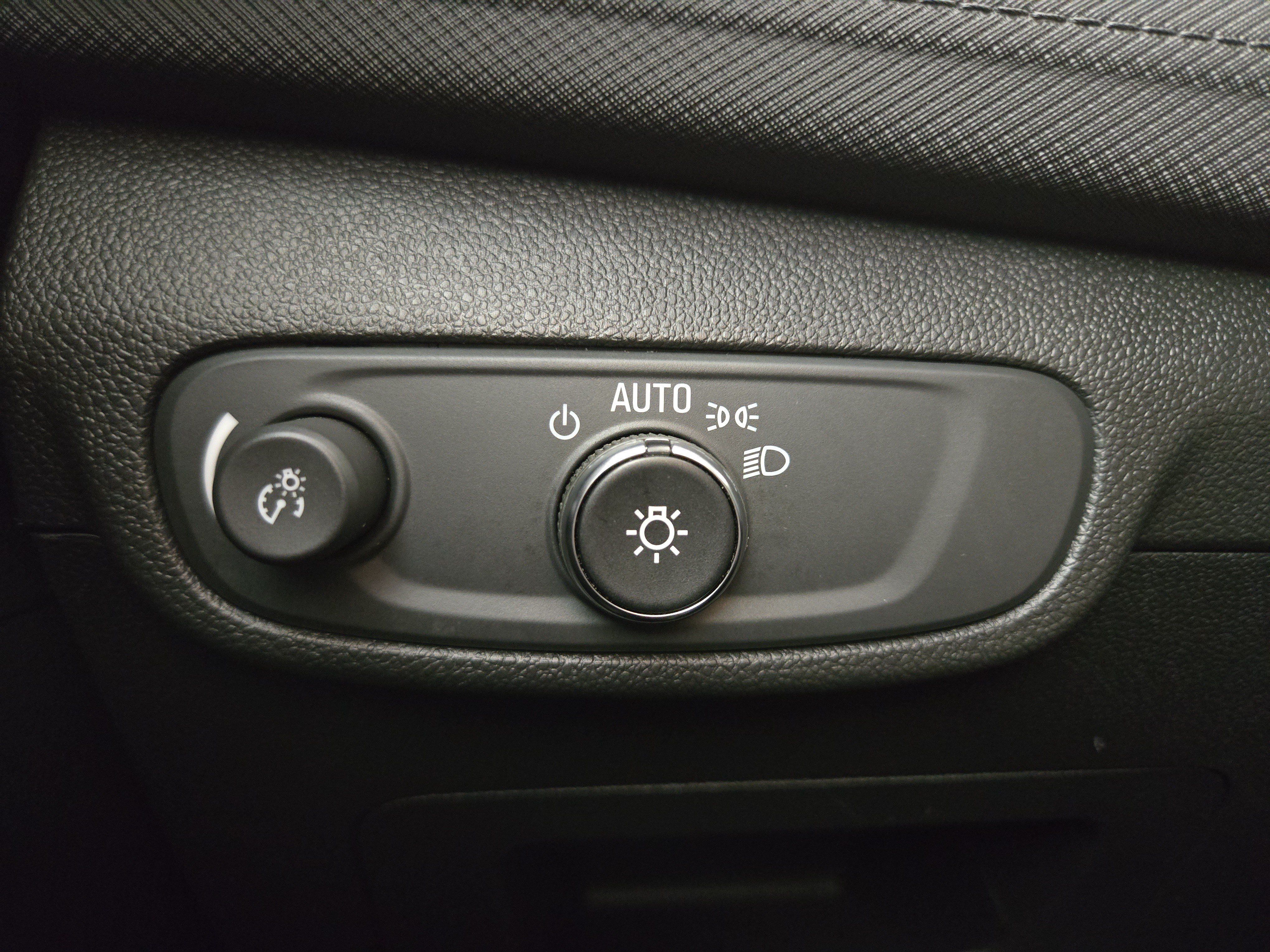 Used 2025 Chevrolet TrailBlazer LT FWD image 24