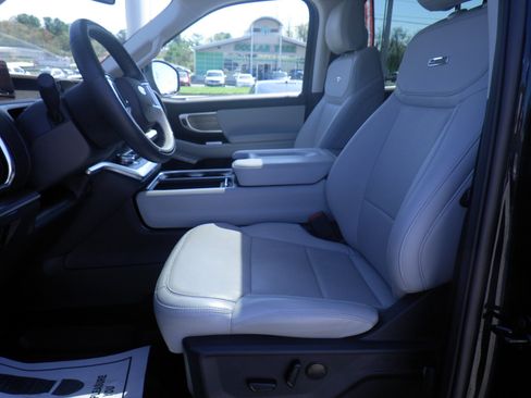 Certified 2025 Ford Expedition Platinum image 15