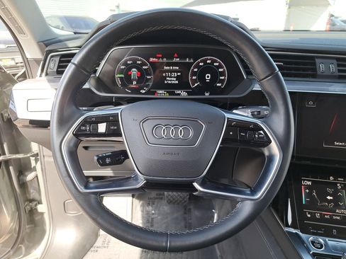 Used 2024 Audi Q8 e-tron Premium Plus w/ Premium Plus Package image 19