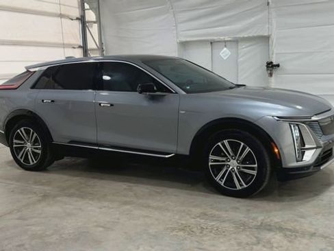 Used 2024 Cadillac Lyriq Luxury AWD/4WD image 6