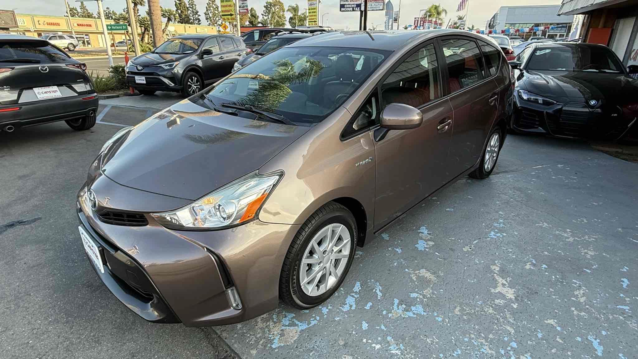 Used 2017 Toyota Prius V Four FWD image 4