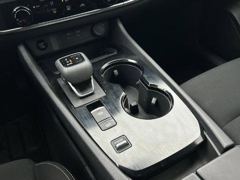 Certified 2025 Nissan Rogue S FWD image 23