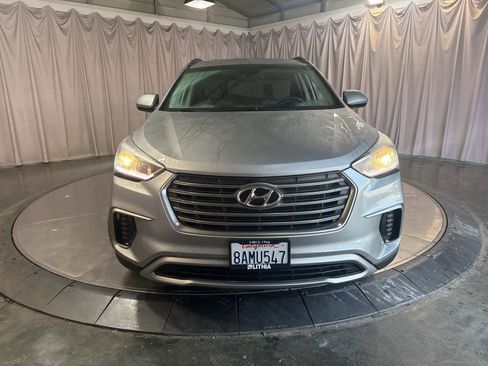 Used 2017 Hyundai Santa Fe SE image 2