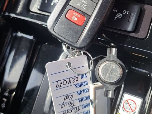 Used 2022 Toyota Prius Prime XLE image 35