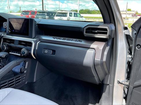 Certified 2025 Toyota Tacoma SR5 image 19