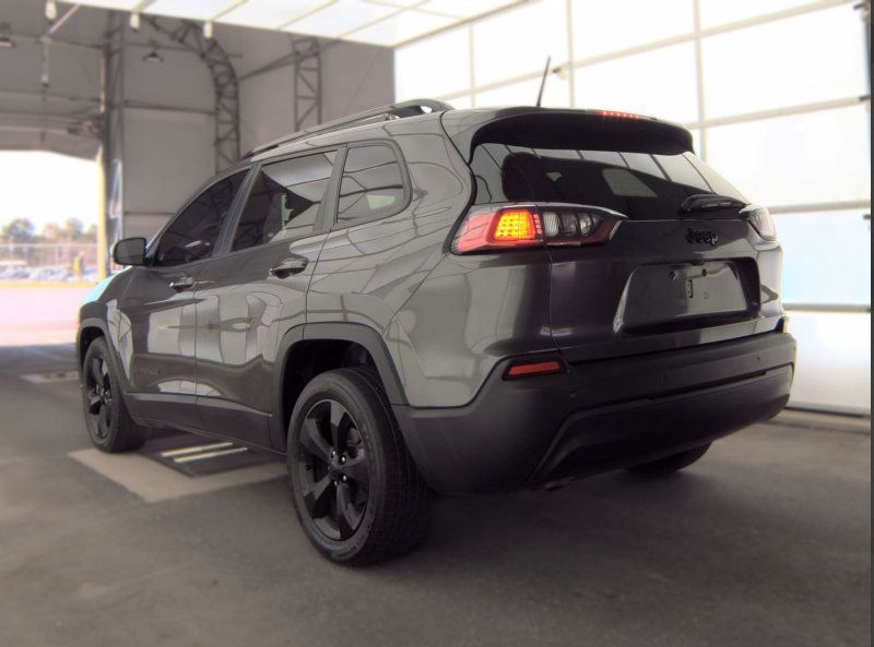 Used 2019 Jeep Cherokee Latitude Plus FWD image 4