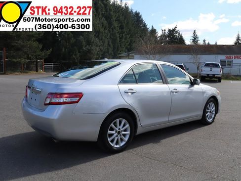 Used 2010 Toyota Camry SE FWD image 8