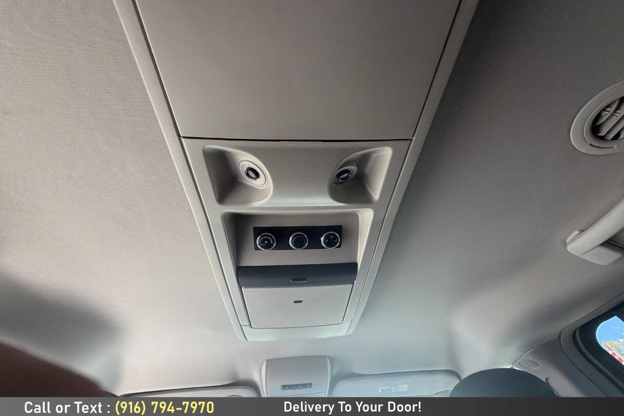 Used 2016 Chrysler Town & Country Touring w/ Driver Convenience Group FWD image 24