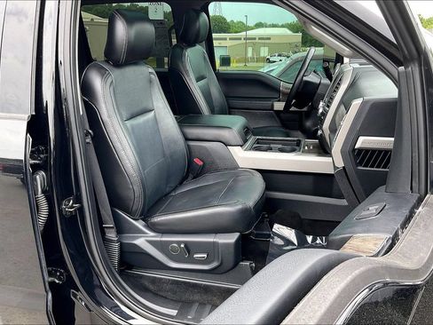 Used 2017 Ford F250 Lariat w/ Lariat Ultimate Package AWD/4WD image 26
