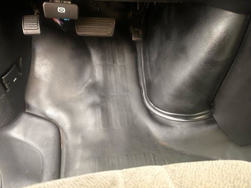 Used 2019 Chevrolet Express 2500 RWD image 16