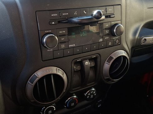 Used 2016 Jeep Wrangler Sport image 15