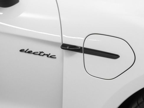 New 2025 Porsche Taycan 4S AWD/4WD image 20