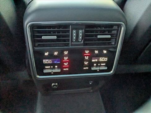 Used 2023 Porsche Cayenne Platinum Edition image 18