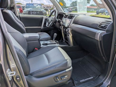 Used 2020 Toyota 4Runner SR5 Premium w/ Moonroof Package RWD image 23