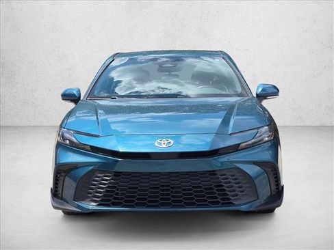 Used 2025 Toyota Camry SE FWD image 3