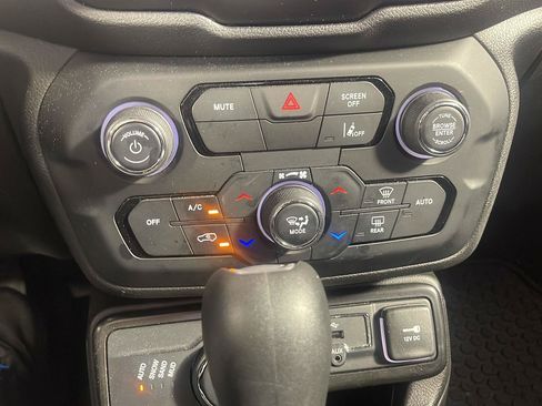 Used 2023 Jeep Renegade Latitude w/ Premium Group AWD/4WD image 26