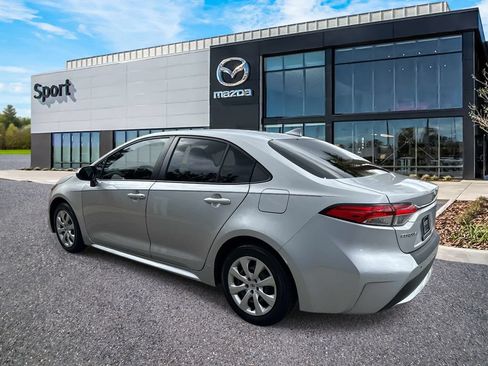 Used 2022 Toyota Corolla LE FWD image 5