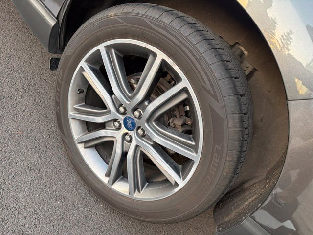 Used 2019 Ford Edge Titanium w/ Equipment Group 301A AWD/4WD image 8