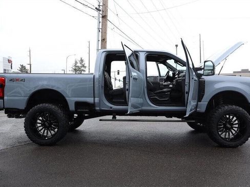 Used 2025 Ford F350 Platinum image 38