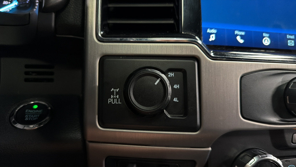Used 2022 Ford F250 Platinum w/ FX4 Off-Road Package AWD/4WD image 32