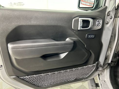 Used 2022 Jeep Gladiator Sport AWD/4WD image 12