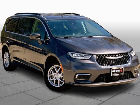 Used 2022 Chrysler Pacifica Touring-L image 3