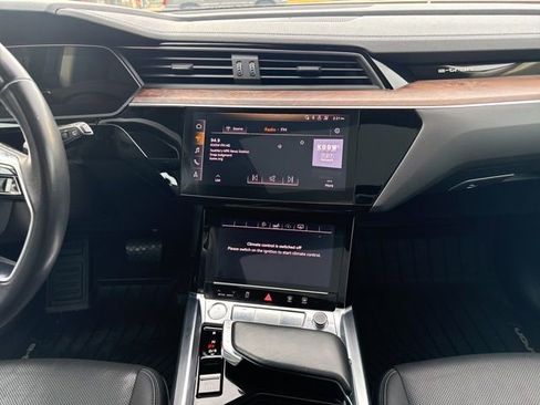 Used 2019 Audi e-tron Premium Plus image 10